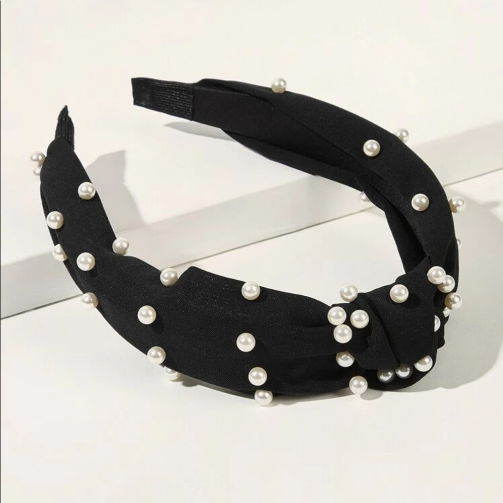 Black knot headband with pearls